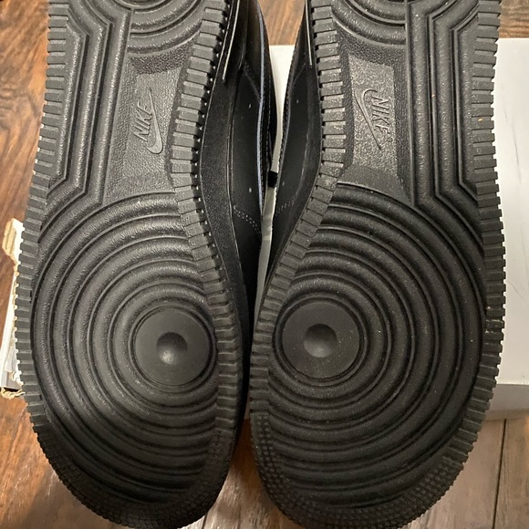 Air Force 1 - Picture 2 of 3